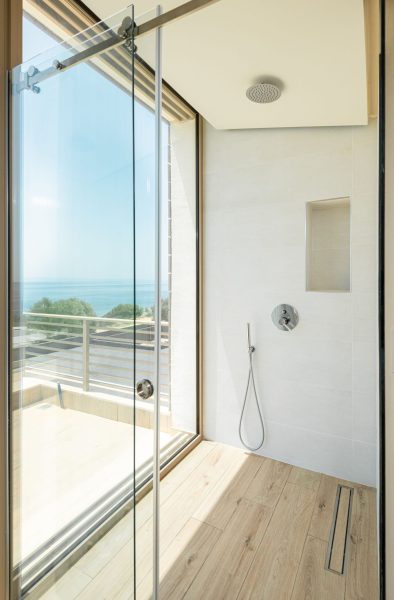 LuriaHomes_VillaA_suite_bathroom