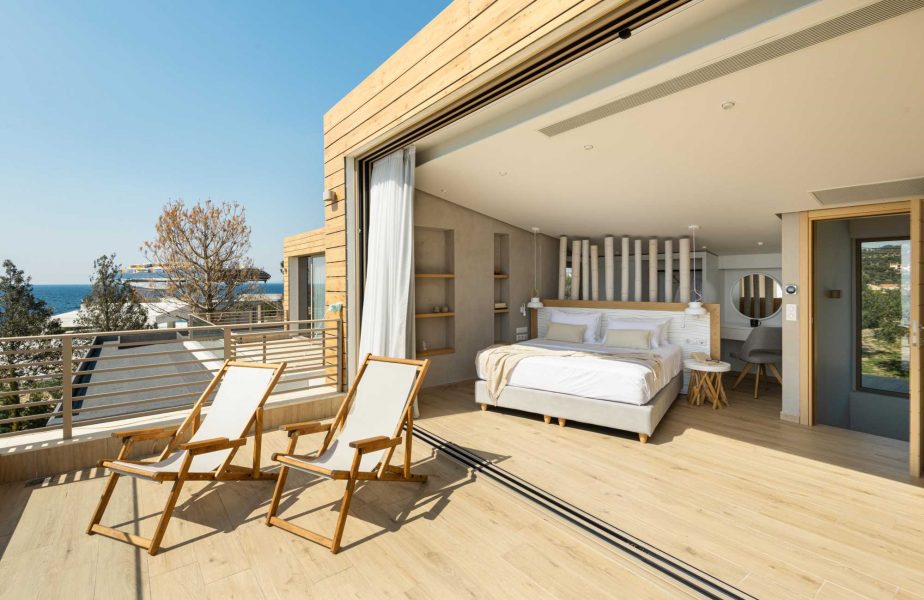 Luria Homes_VillaB_masterbedroom_balconi