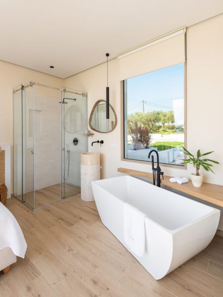 Luria Homes_VillaB_smallsuite2_bathrooum